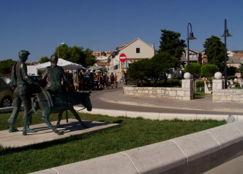 Улица в Примоштен, Хорватия – фотографии Хорватии