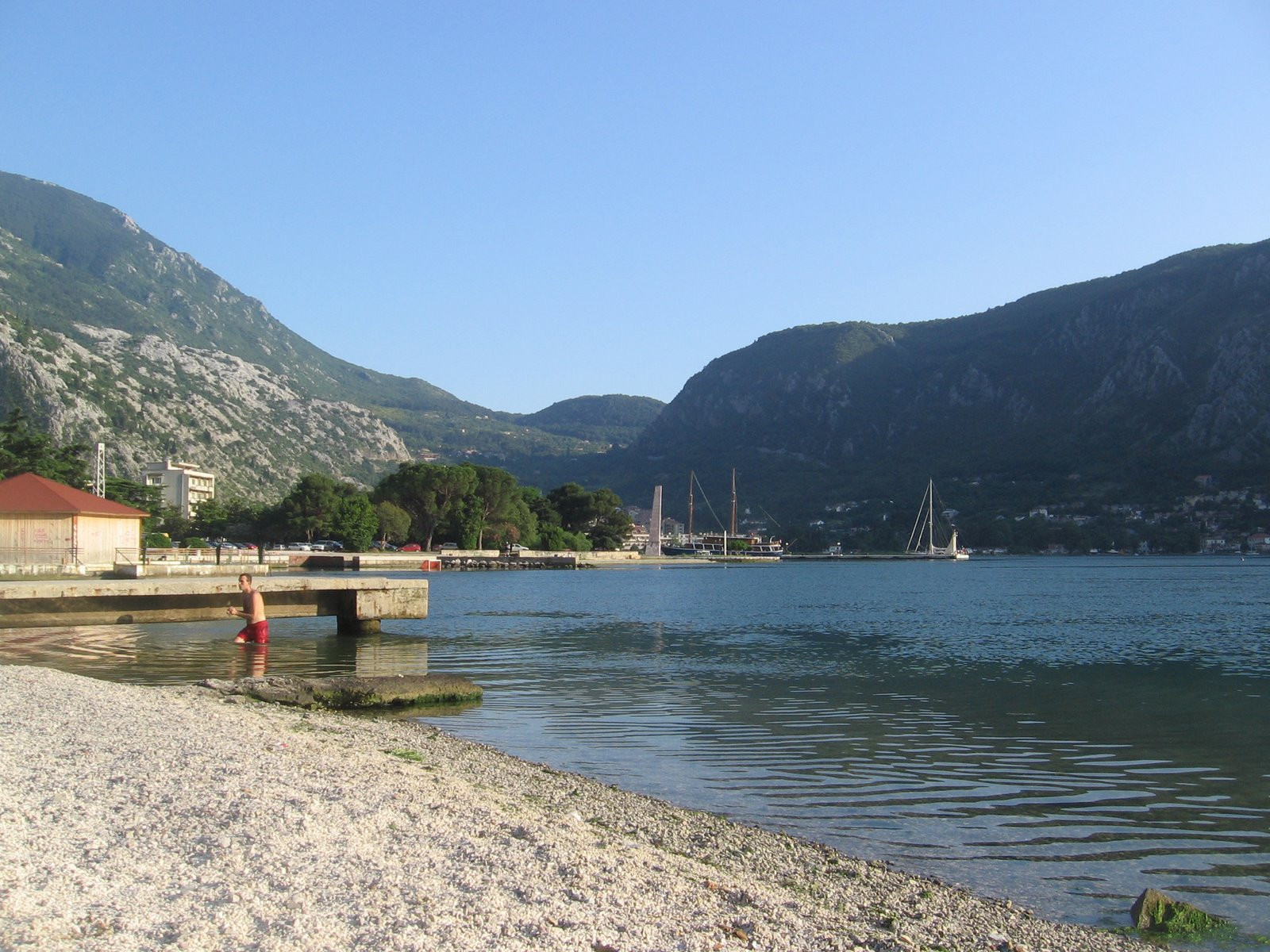 Пляж в Которе, Черногория – фотографии Черногории