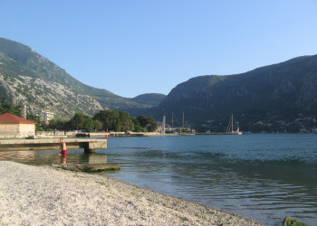 Пляж в Которе, Черногория – фотографии Черногории