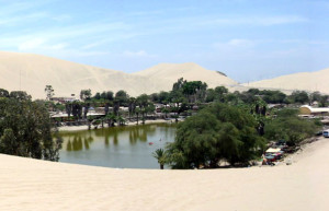 Оазис в Хуакачине (Huacachina), Перу – фотографии Перу
