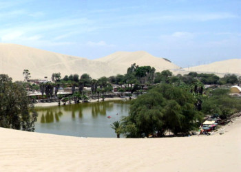 Оазис в Хуакачине (Huacachina), Перу – фотографии Перу