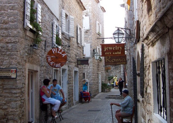 Улица в Будва, Черногория. Фото 9 – фотографии Черногории