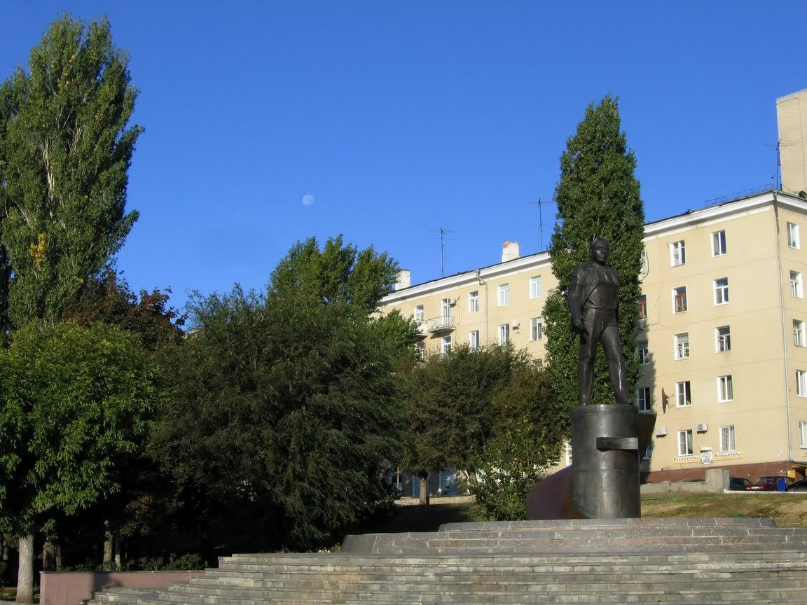Памятник  Гагарину в Саратове, Россия – фотографии России