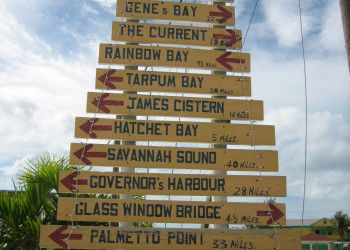 Указатель дороги в Эльютера, Багамские острова – фотографии Багамских островов