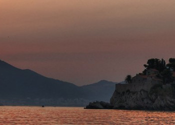 Закат в Святой Стефан, Черногория – фотографии Черногории