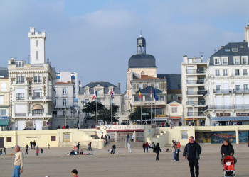 Люди в Ле-Сабль-д Олон, Франция. Фото 1 – фотографии Франции