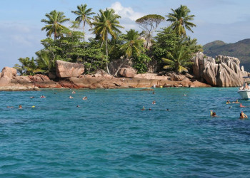 Туристы на острове Сен-Пьер, Сейшелы – фотографии Сейшельских островов