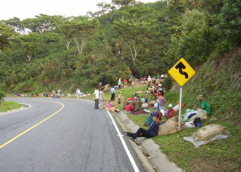 Местные с мешками кофе – фотографии Сальвадора