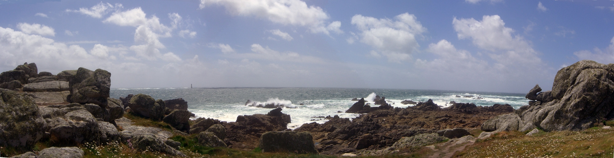 Скалы в Уэссане, Франция. Фото 1 – фотографии Франции