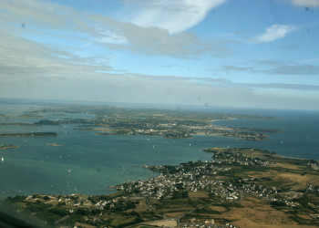 Панорамный вид в Локмариакере, Франция – фотографии Франции