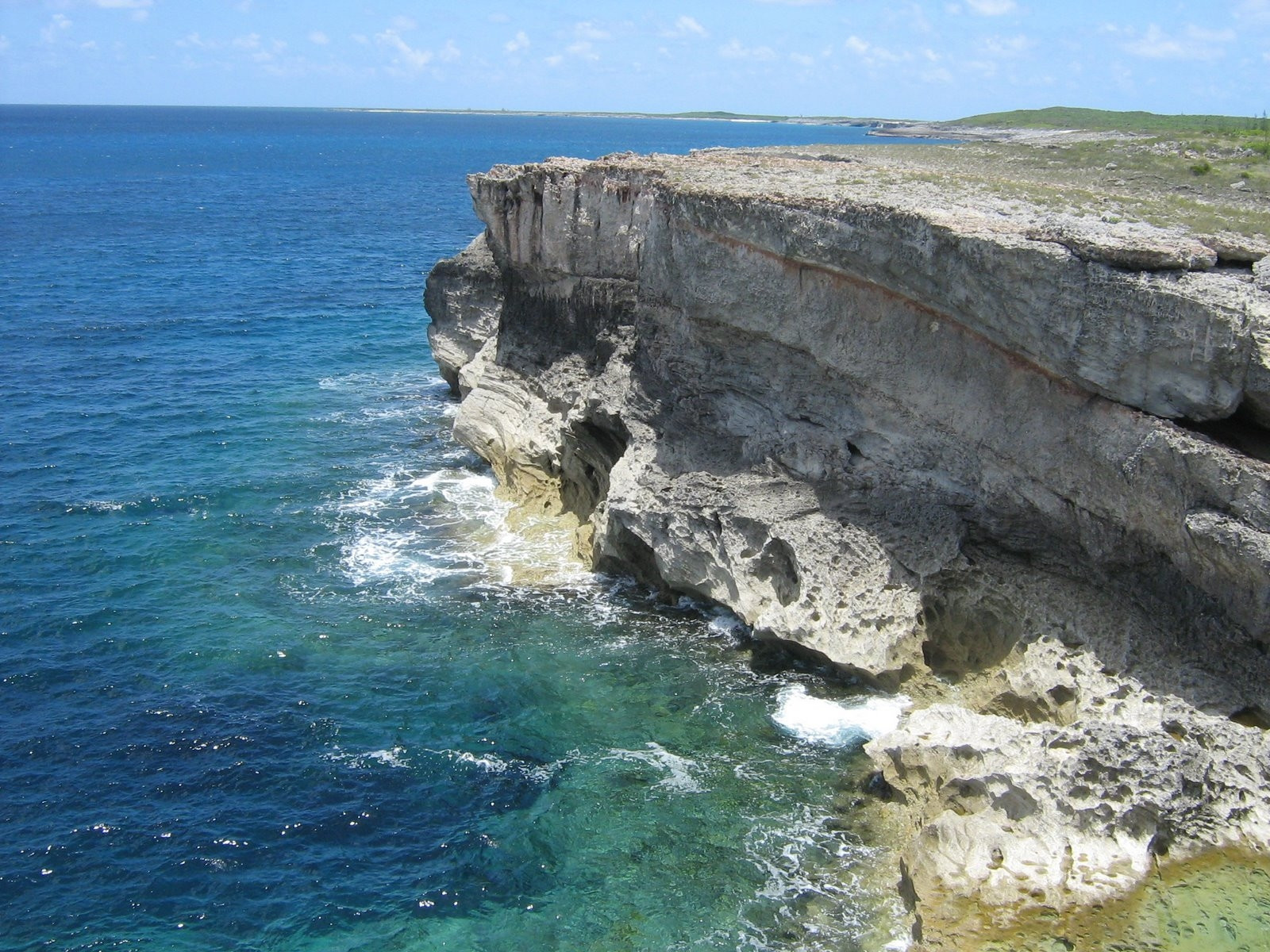Скала на острове Эльютера, Багамские острова. Фото 11 – фотографии Багамских островов