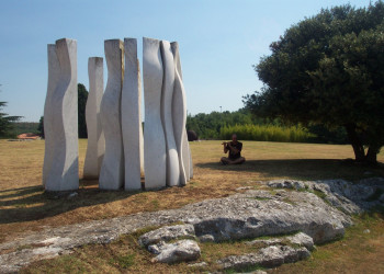 Памятник в Врсаре, Хорватия – фотографии Хорватии