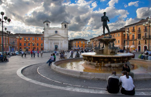Площадь Дуомо в Л’Aквиле, Абруццо, Италия. Фото 1 – фотографии Италии