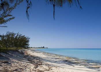 Берег в Крукед Айленд, Багамские острова – фотографии Багамских островов