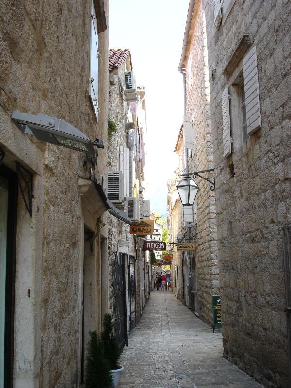 Улица в Будва, Черногория. Фото 22 – фотографии Черногории