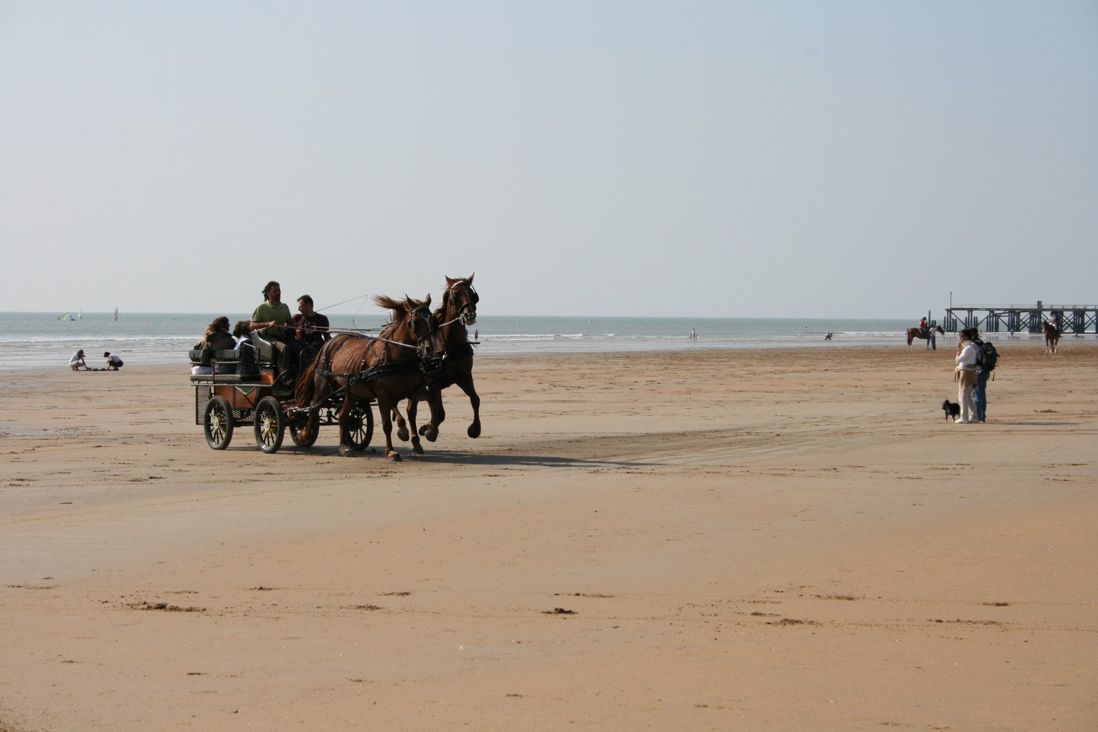 Пляж в Сен-Жан-де-Мон, Франция. Фото 2 – фотографии Франции