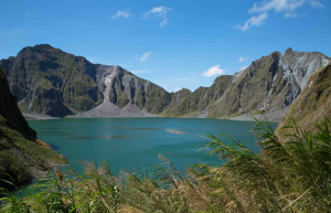 Кратерное озеро вулкана Пинатубо на филиппинском острове Лусон – фотографии Филиппин