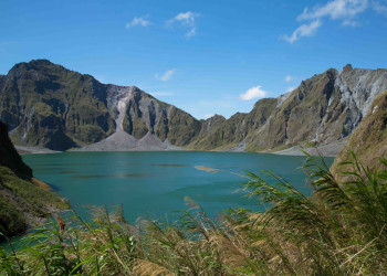 Кратерное озеро вулкана Пинатубо на филиппинском острове Лусон – фотографии Филиппин