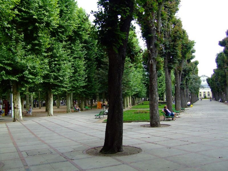 Сквер в Виши, Франция – фотографии Франции