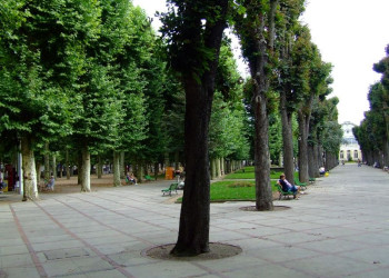 Сквер в Виши, Франция – фотографии Франции