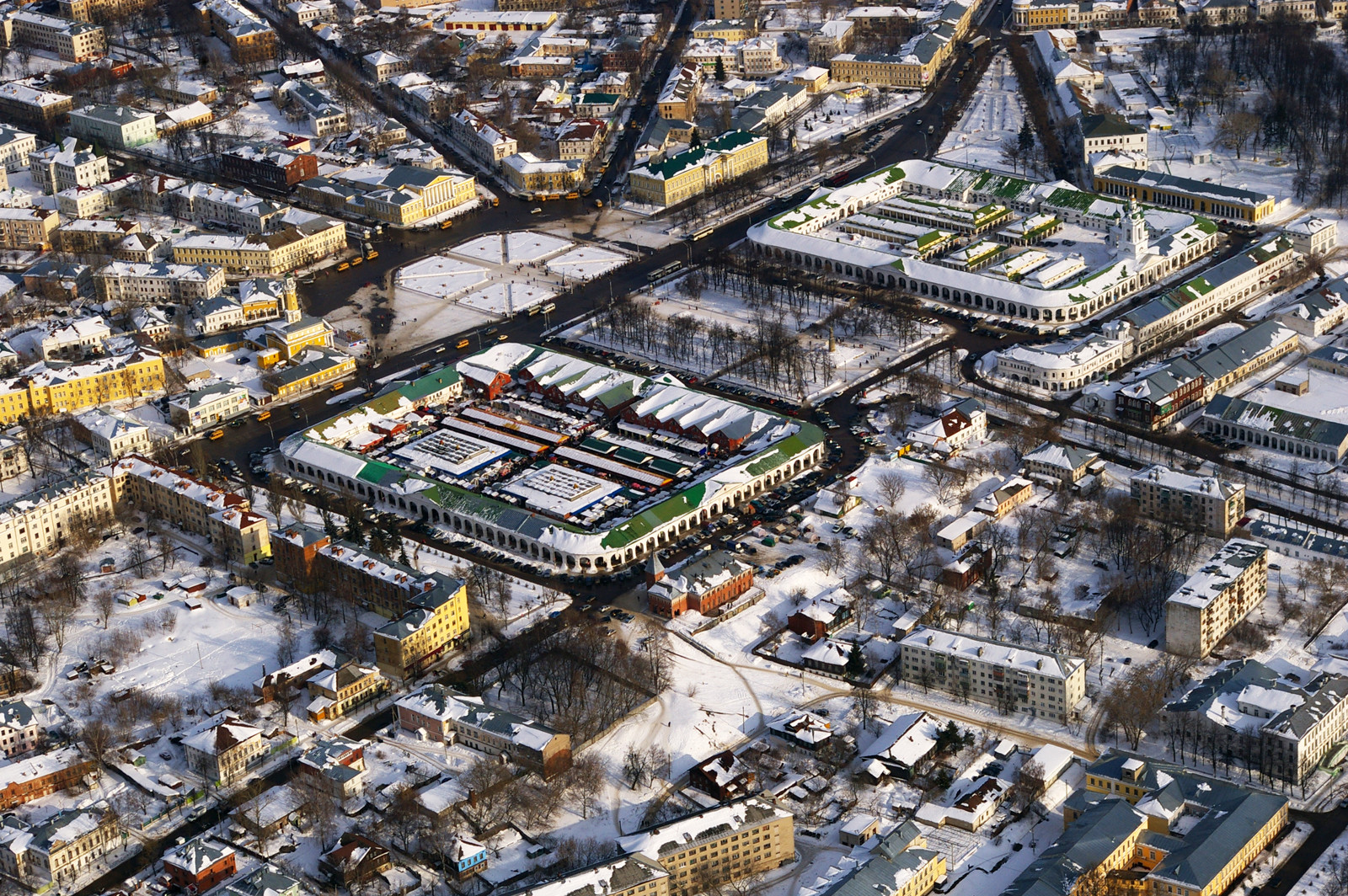 Кострома, вид сверху на Сусанинскую площадь и Торговые ряды – фотографии России