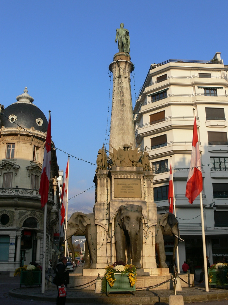 Памятник в Шамбери, Франция. Фото 1 – фотографии Франции