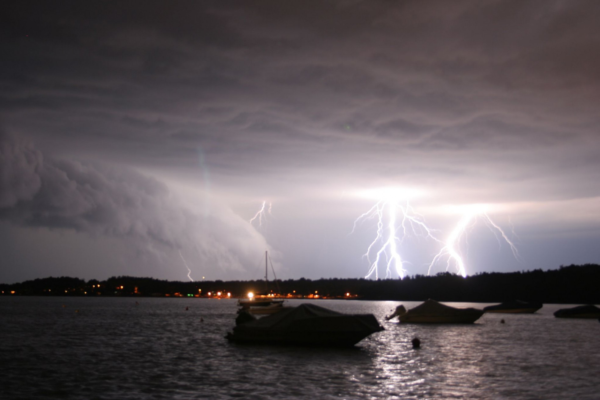 Молния в Фунтана, Хорватия – фотографии Хорватии