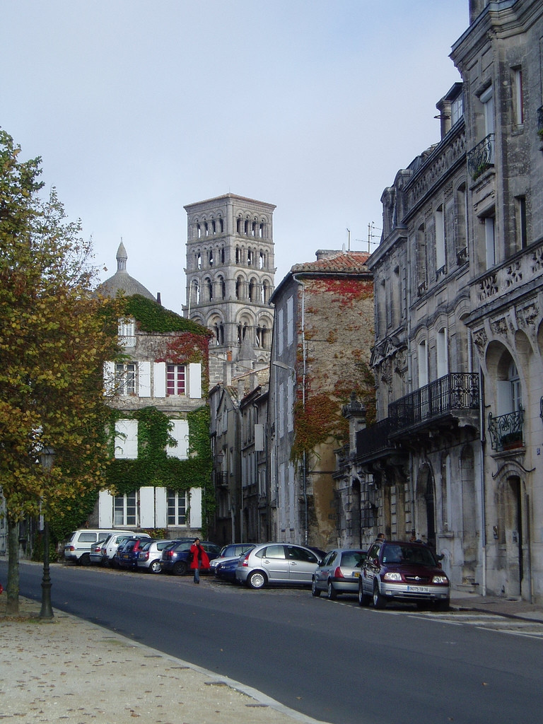 Улица в Ангулеме, Франция. Фото 2 – фотографии Франции