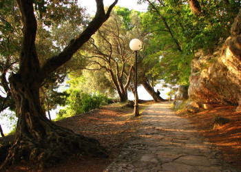 Набережная в Святой Стефан, Черногория. Фото 6 – фотографии Черногории