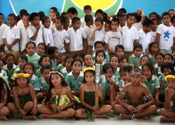 Детишки с олимпийским факелом в Науру – фотографии Науру