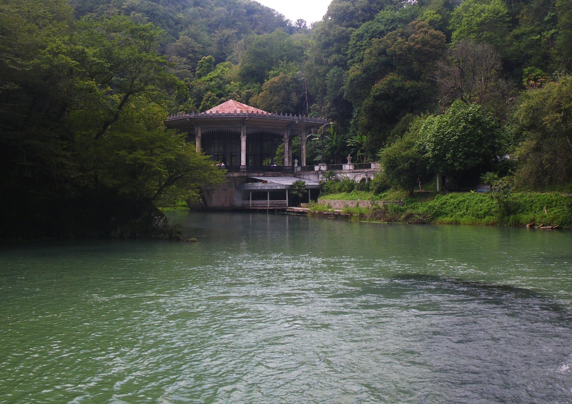 Озеро в Новый Афон, Абхазия – фотографии Абхазии