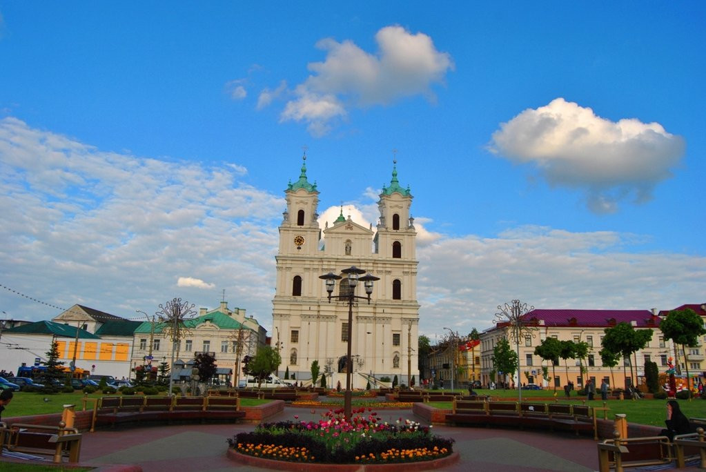 Сквер в Гродно, Беларусь. Фото 1 – фотографии Беларуси