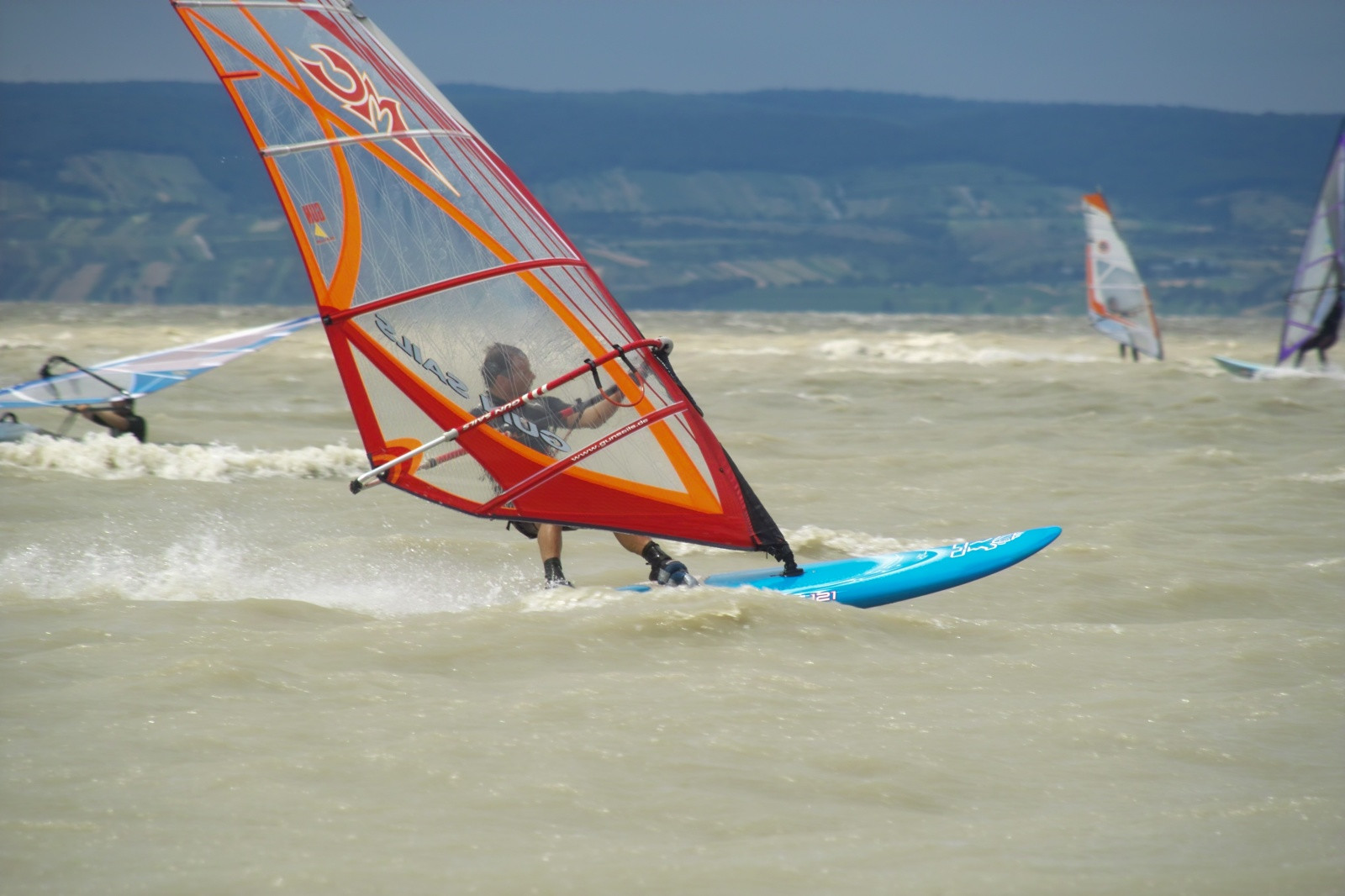 Крупное слабосолёное озеро Нойзидлер-Зе – фотографии Австрии