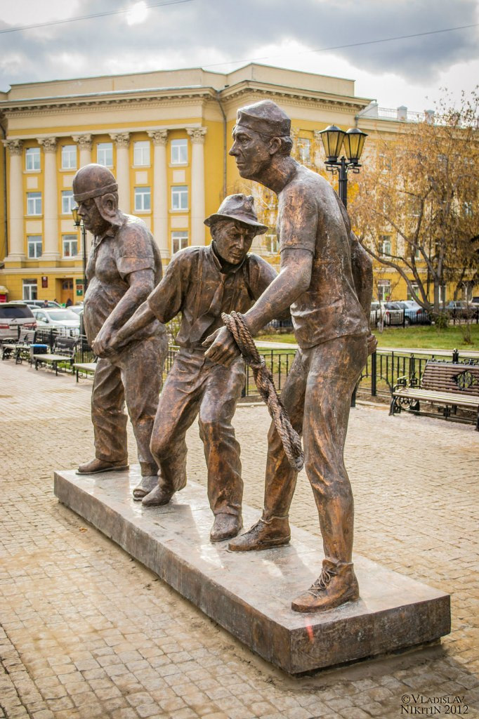 Памятник Трусу, Балбесу и Бывалому в Иркутске, Россия. Фото 2 – фотографии России