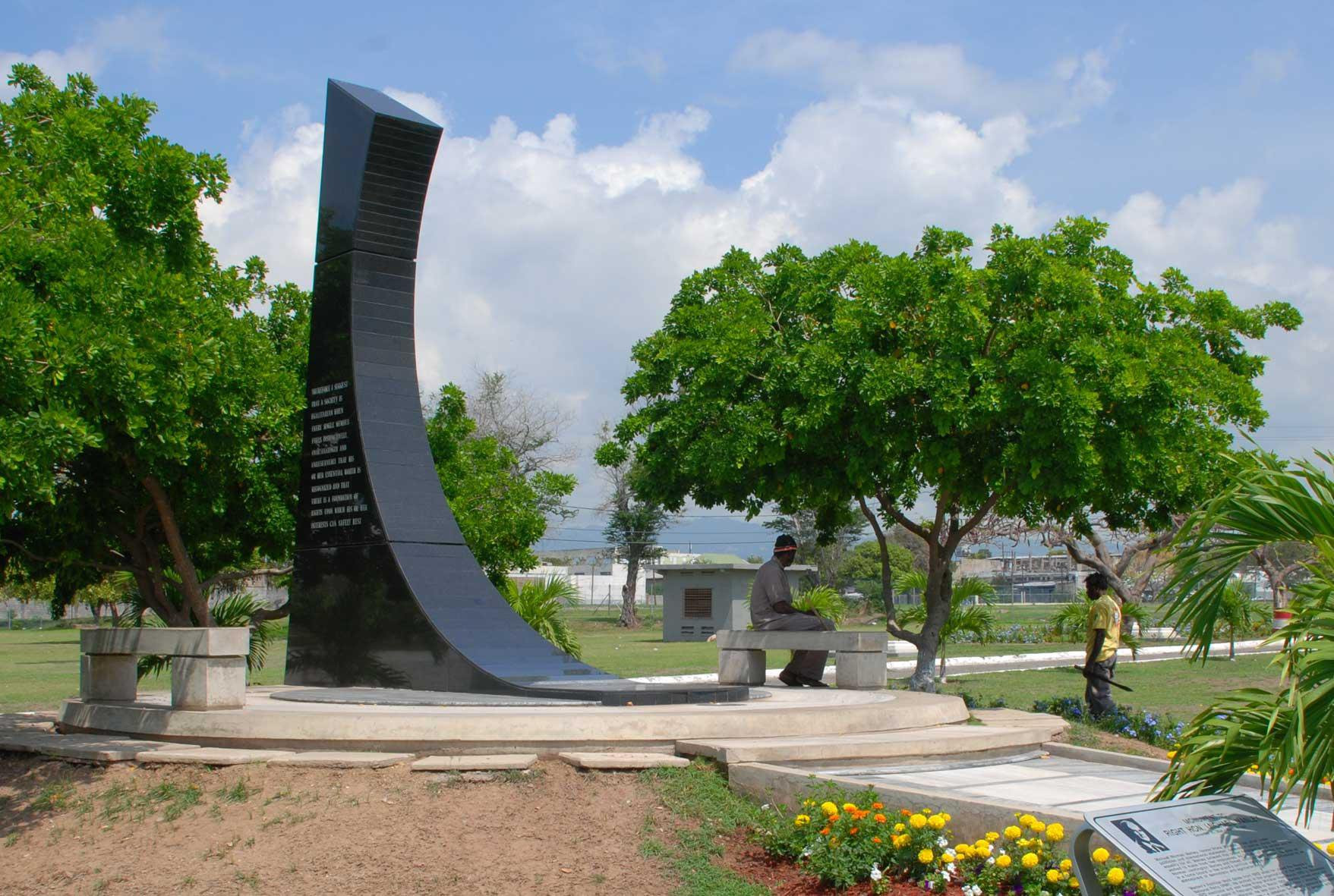 Памятник в Кингстоне, Ямайка – фотографии Ямайки