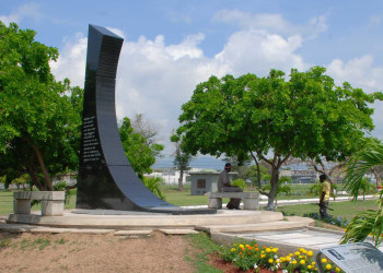 Памятник в Кингстоне, Ямайка – фотографии Ямайки