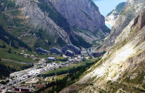 Ущелье в Валь-д'Изер, Франция – фотографии Франции