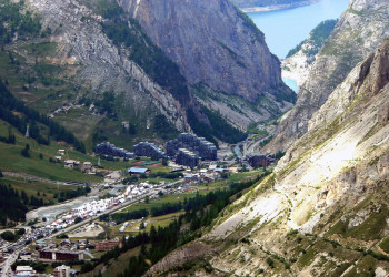 Ущелье в Валь-д'Изер, Франция – фотографии Франции