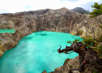Эксперты по туризму говорят просыпаться в 3:30 утра, чтобы увидеть восход солнца на горе Келимуту – фотографии Индонезии