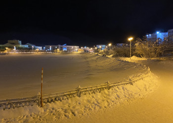 Верхнее озеро в центре Кировска – фотографии России