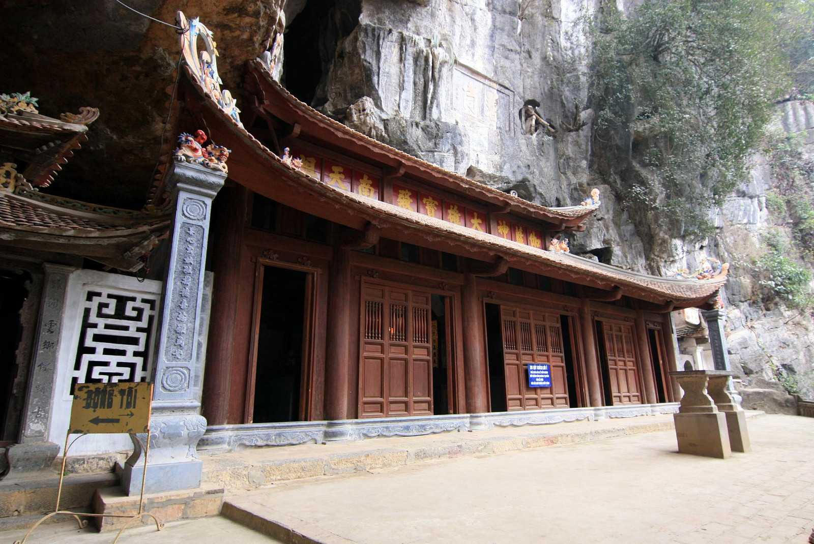 Храм Бич-Донг (Tam Coc-Bich Đong) в провинции Ниньбинь – фотографии Вьетнама