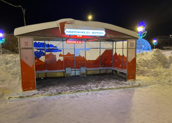 Автобусная остановка в Кировске – фотографии России