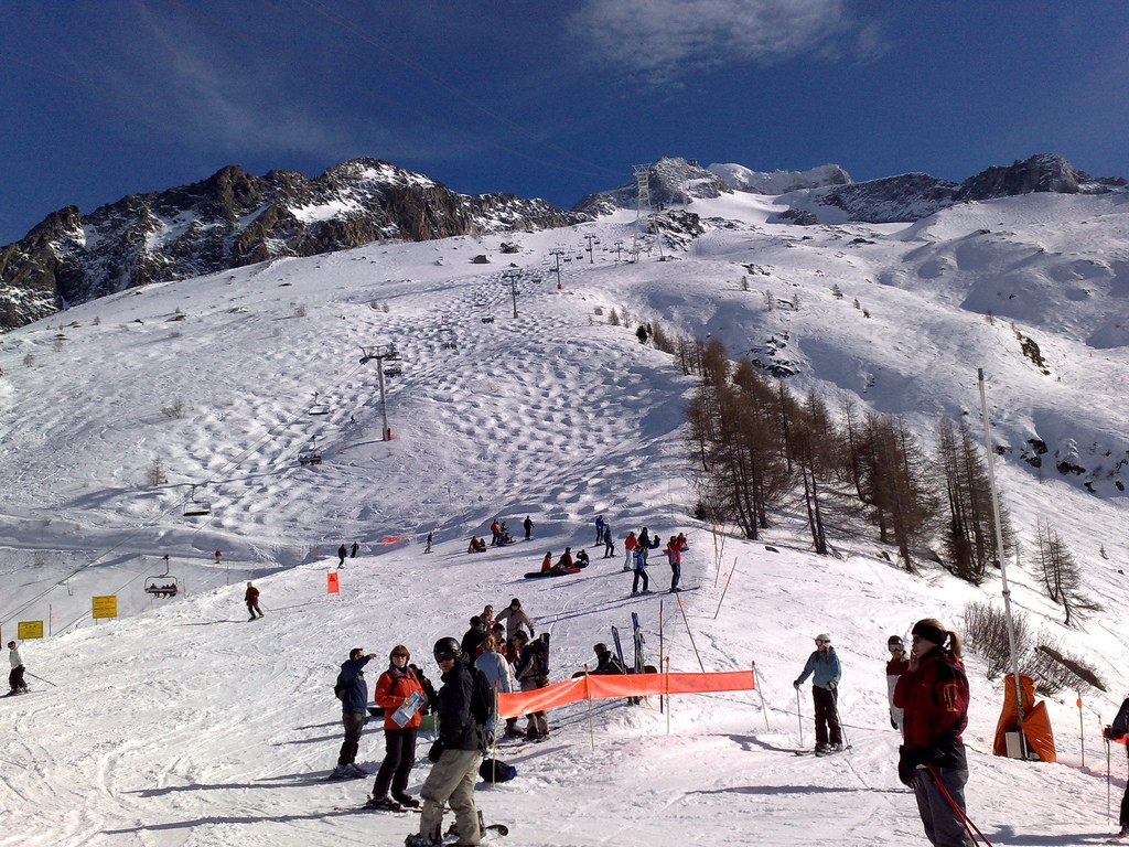 Горнолыжники в Ле-Гранд-Монте, Франция – фотографии Франции
