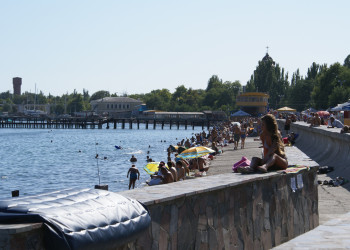 Набережная с бетонными пляжами в Евпатории. Фото 1 – фотографии России