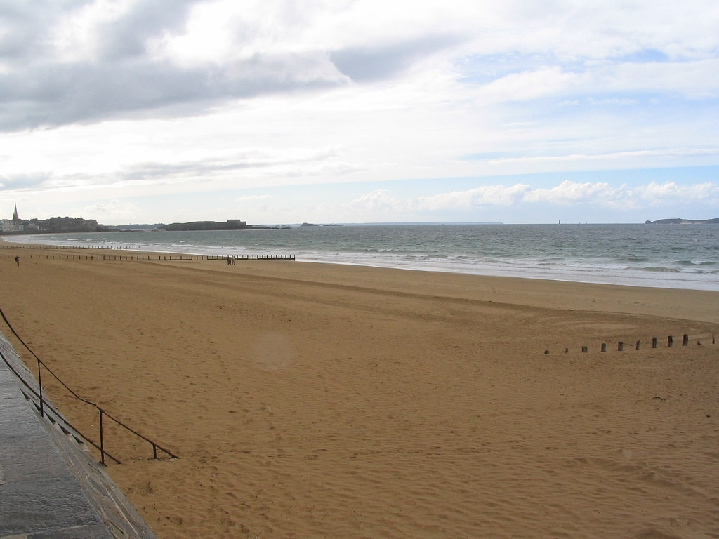 Пляж в Сен-Мало, Франция. Фото 4 – фотографии Франции