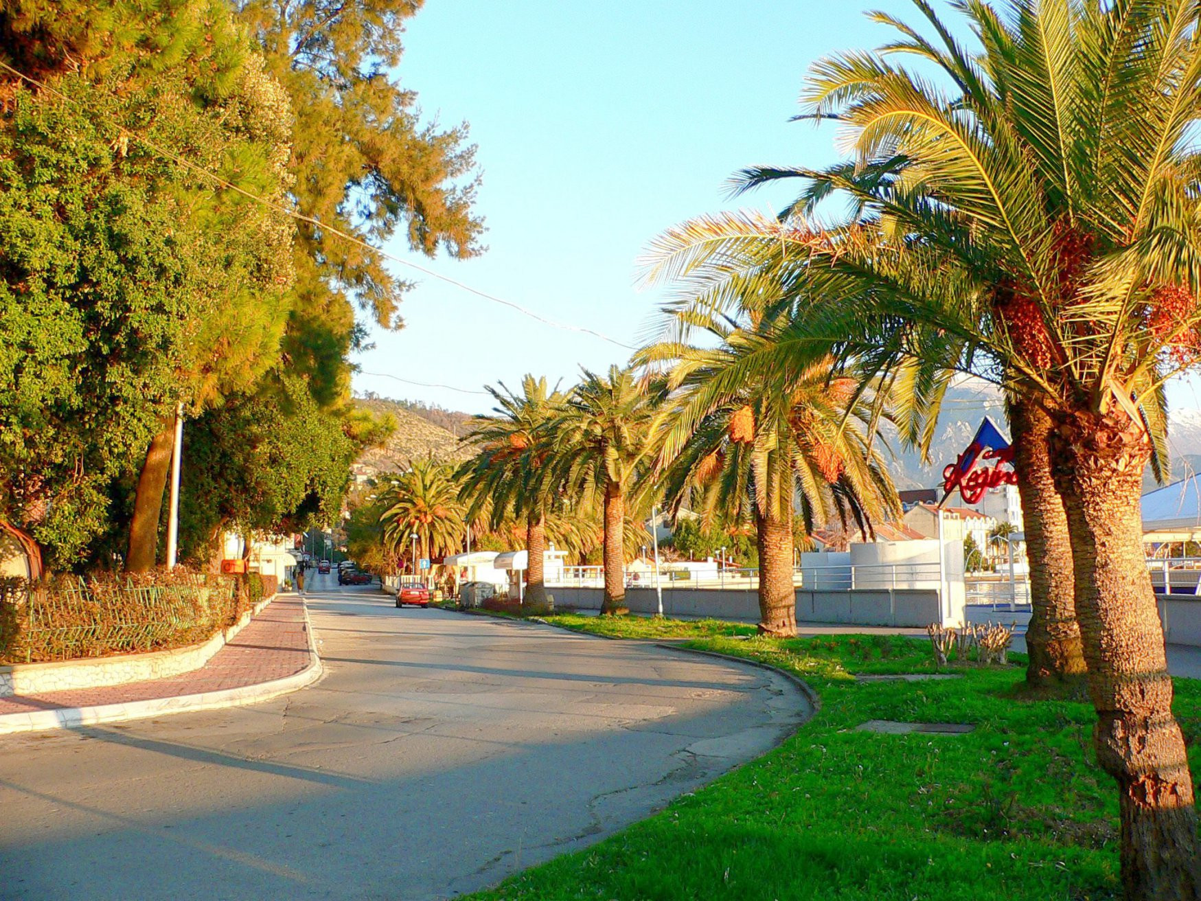 Улица в Тиват, Черногория – фотографии Черногории