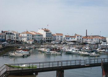 Порт в Иль-Дье, Франция – фотографии Франции