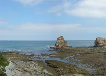 Скалы в Андае, Франция. Фото 1 – фотографии Франции