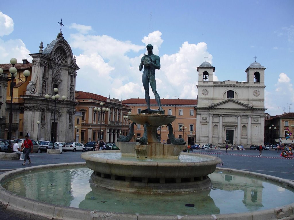 Площадь Duomo в Л’Аквиле – фотографии Италии