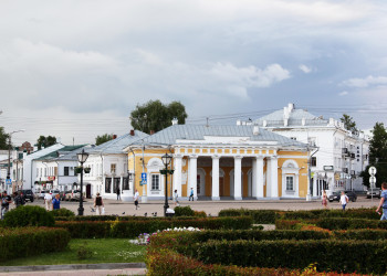 Гауптва́хта в центер Костромы – фотографии России